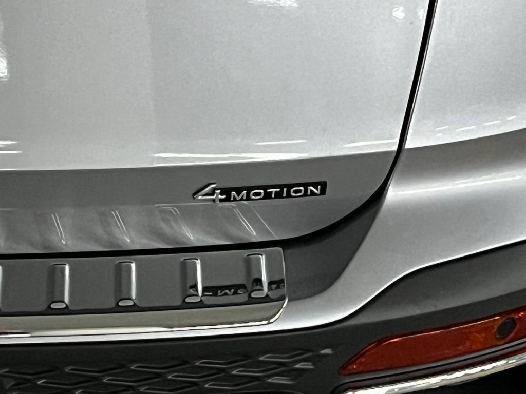 New 2025 Volkswagen Taos SEL image 35