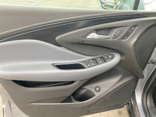 Used 2020 Buick Envision Essence FWD image 16