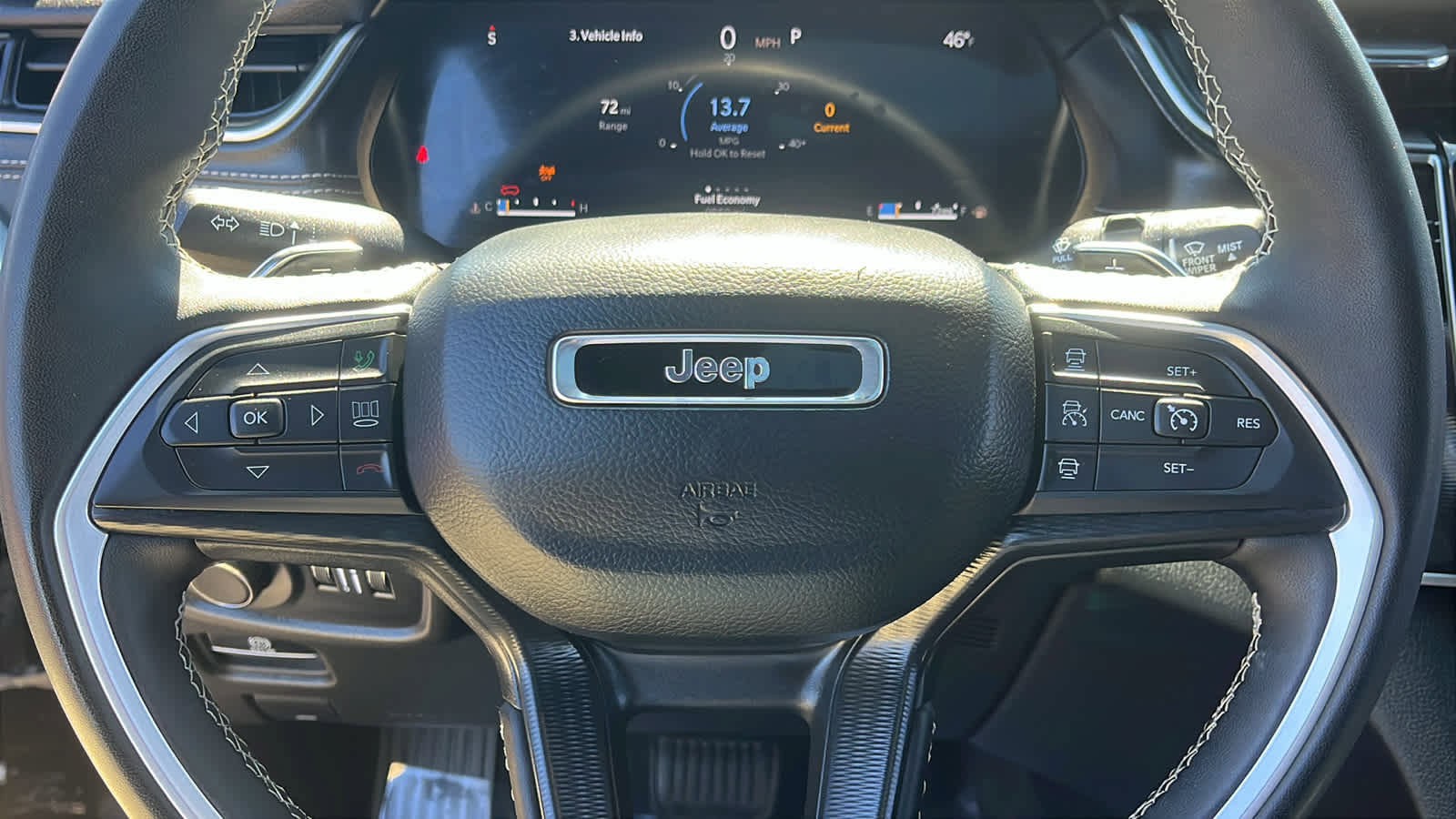 Used 2025 Jeep Grand Cherokee Altitude image 13