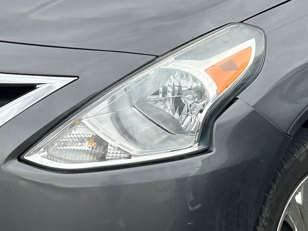 Used 2016 Nissan Versa S FWD image 9