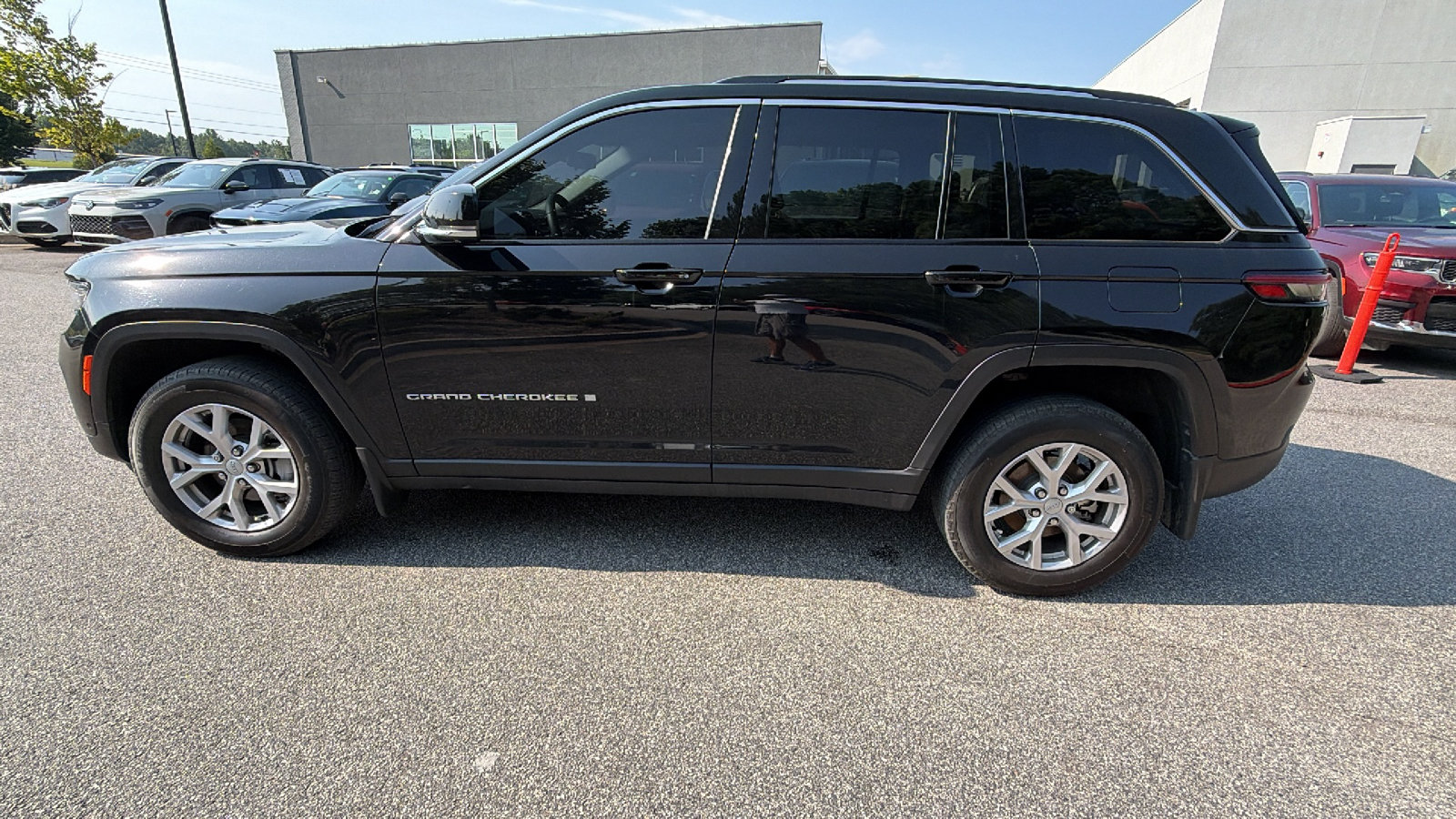 Used 2022 Jeep Grand Cherokee Limited w/ Luxury Tech Group II RWD image 11