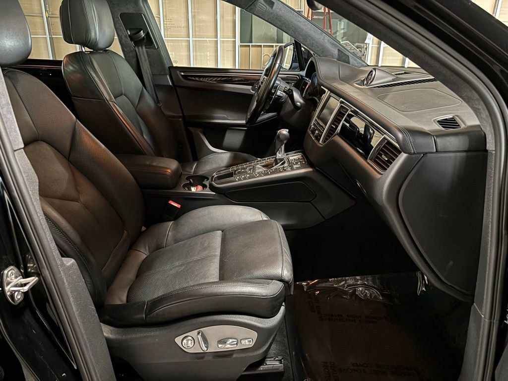 Used 2016 Porsche Macan Turbo AWD/4WD image 19