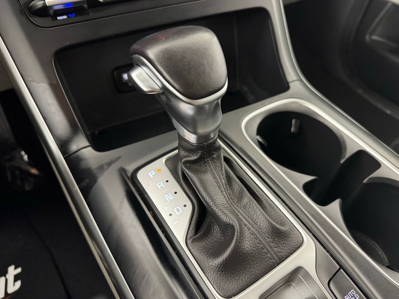 Used 2023 Kia Carnival LX image 19