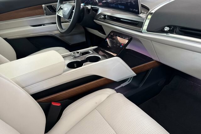 New 2026 Cadillac Vistiq Sport image 17