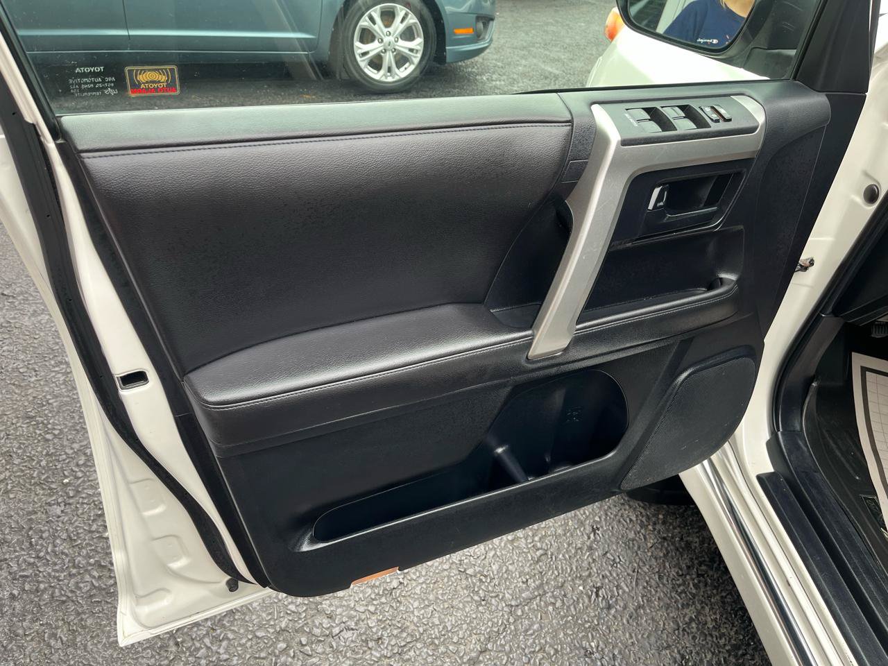 Used 2010 Toyota 4Runner Limited AWD/4WD image 27
