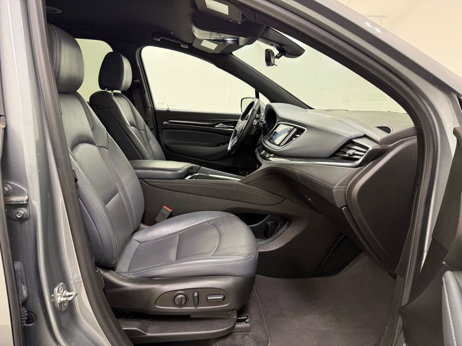 Used 2024 Buick Enclave Essence w/ Technology Package image 32