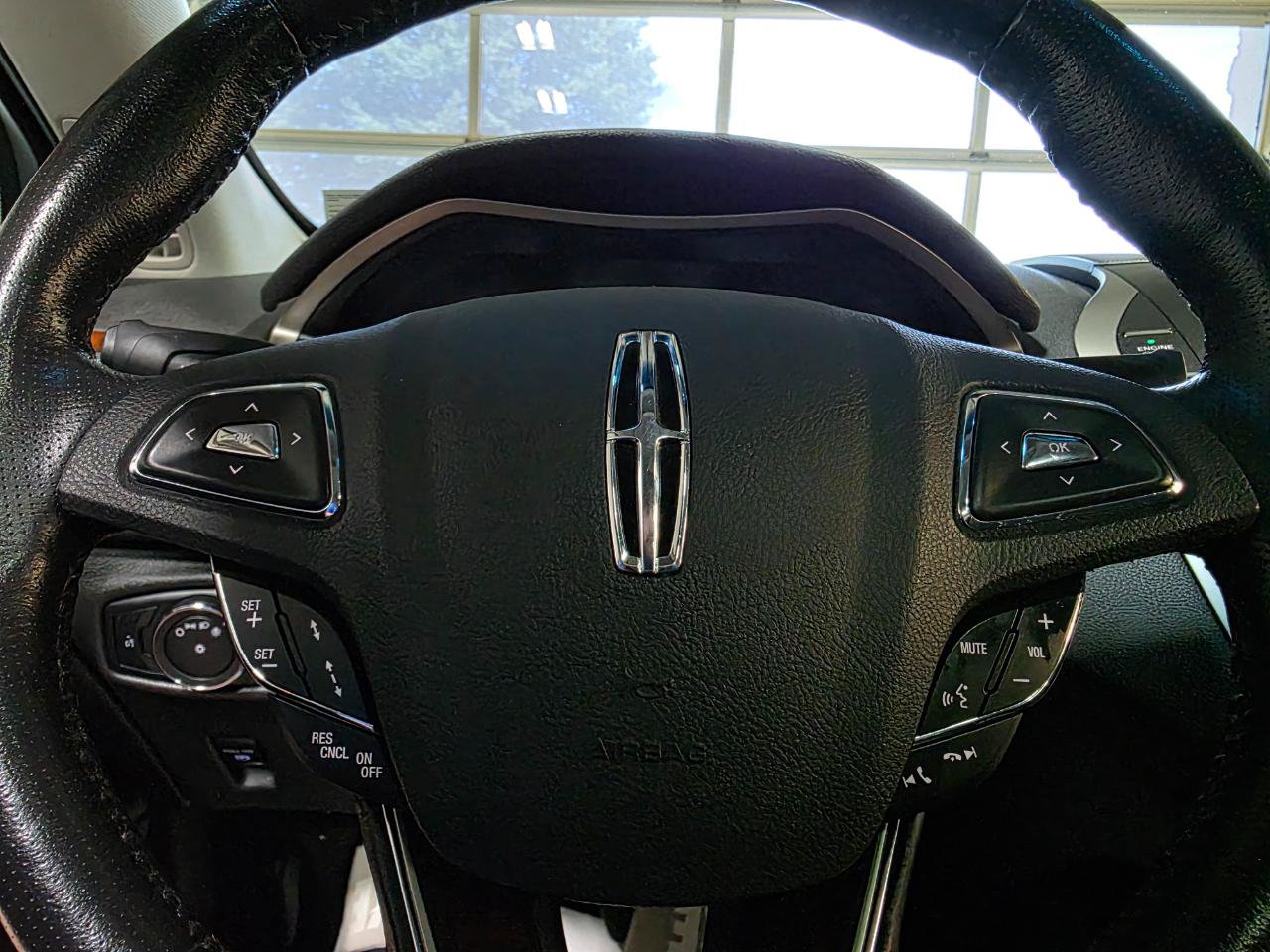 Used 2013 Lincoln MKZ FWD image 29