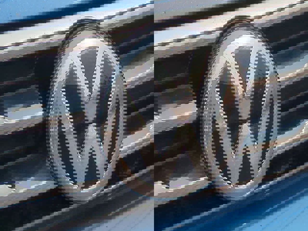 Used 2019 Volkswagen Tiguan SE w/ Panoramic Sunroof Package image 11