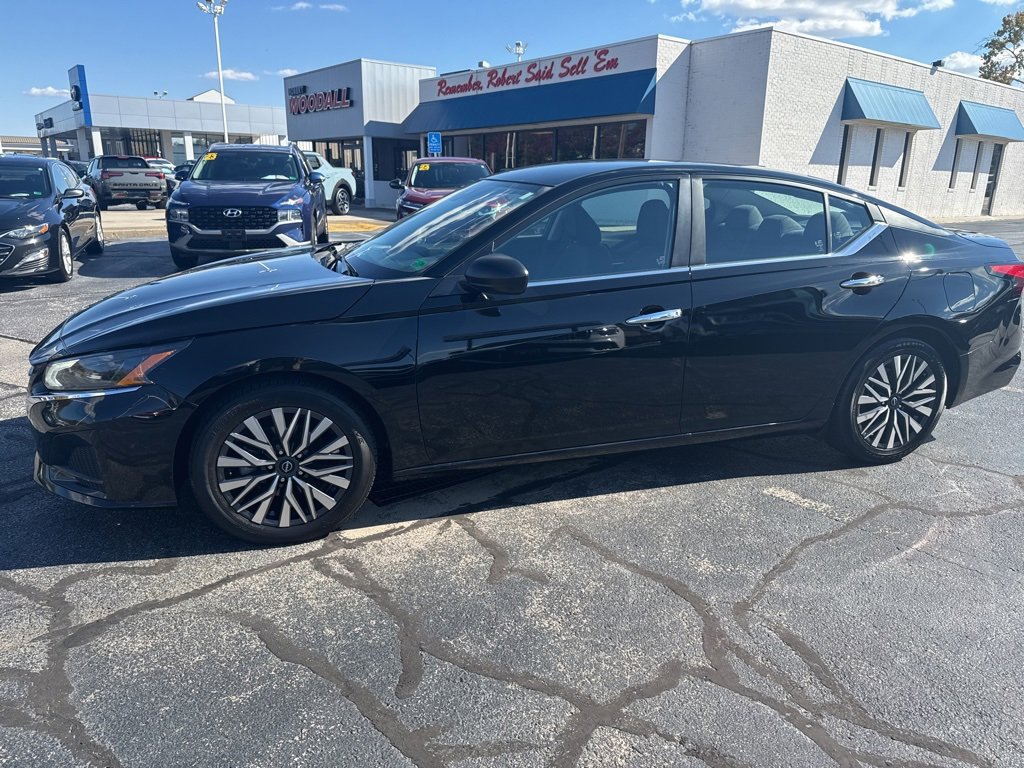 Used 2024 Nissan Altima 2.5 SV image 3