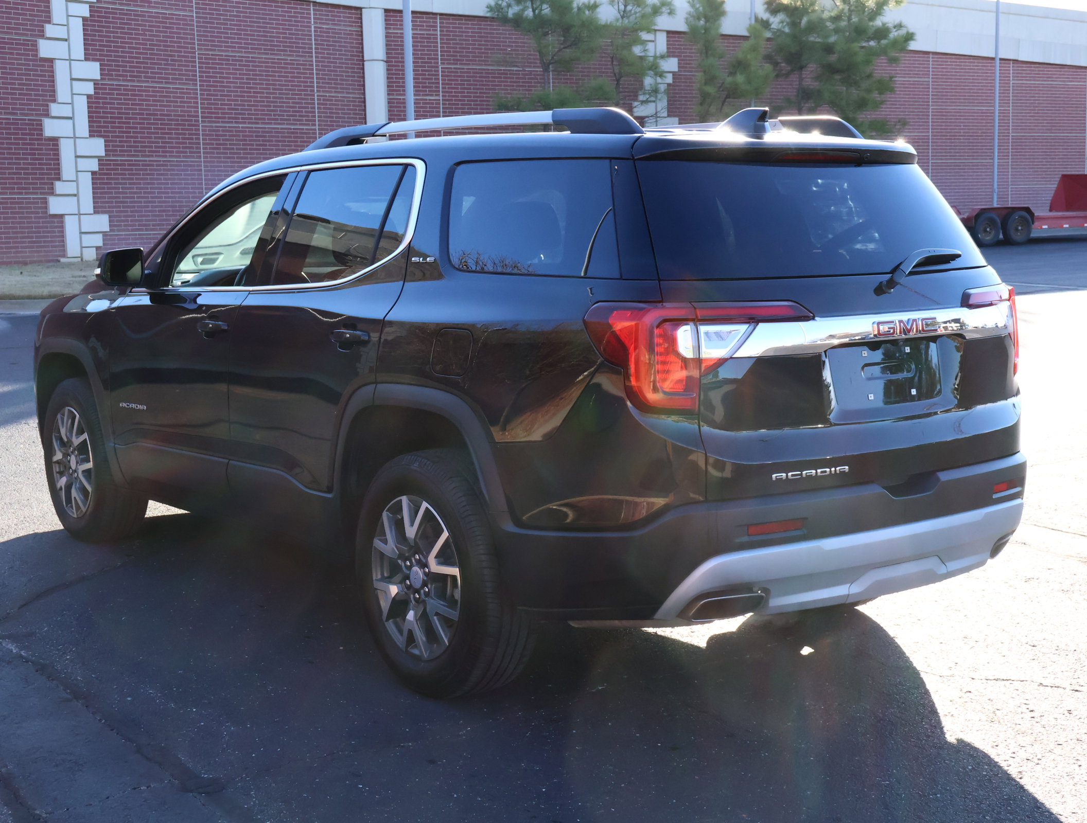 Used 2023 GMC Acadia SLE w/ Driver Convenience Package image 7