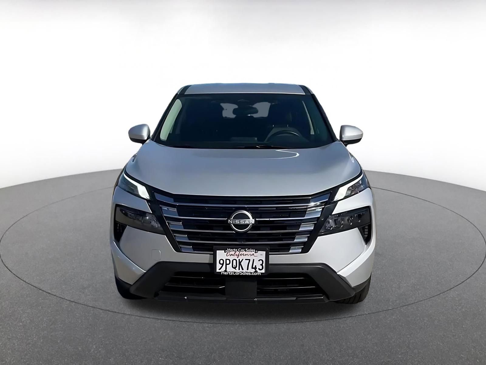 Used 2025 Nissan Rogue SV image 4