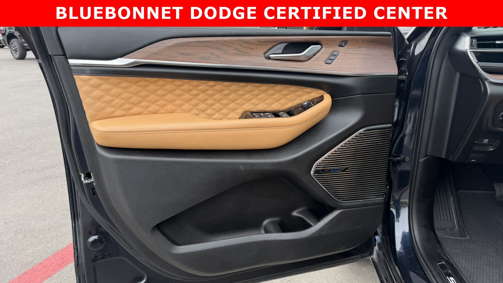 Used 2023 Jeep Grand Cherokee Summit w/ Adv Protech Group IV AWD/4WD image 9