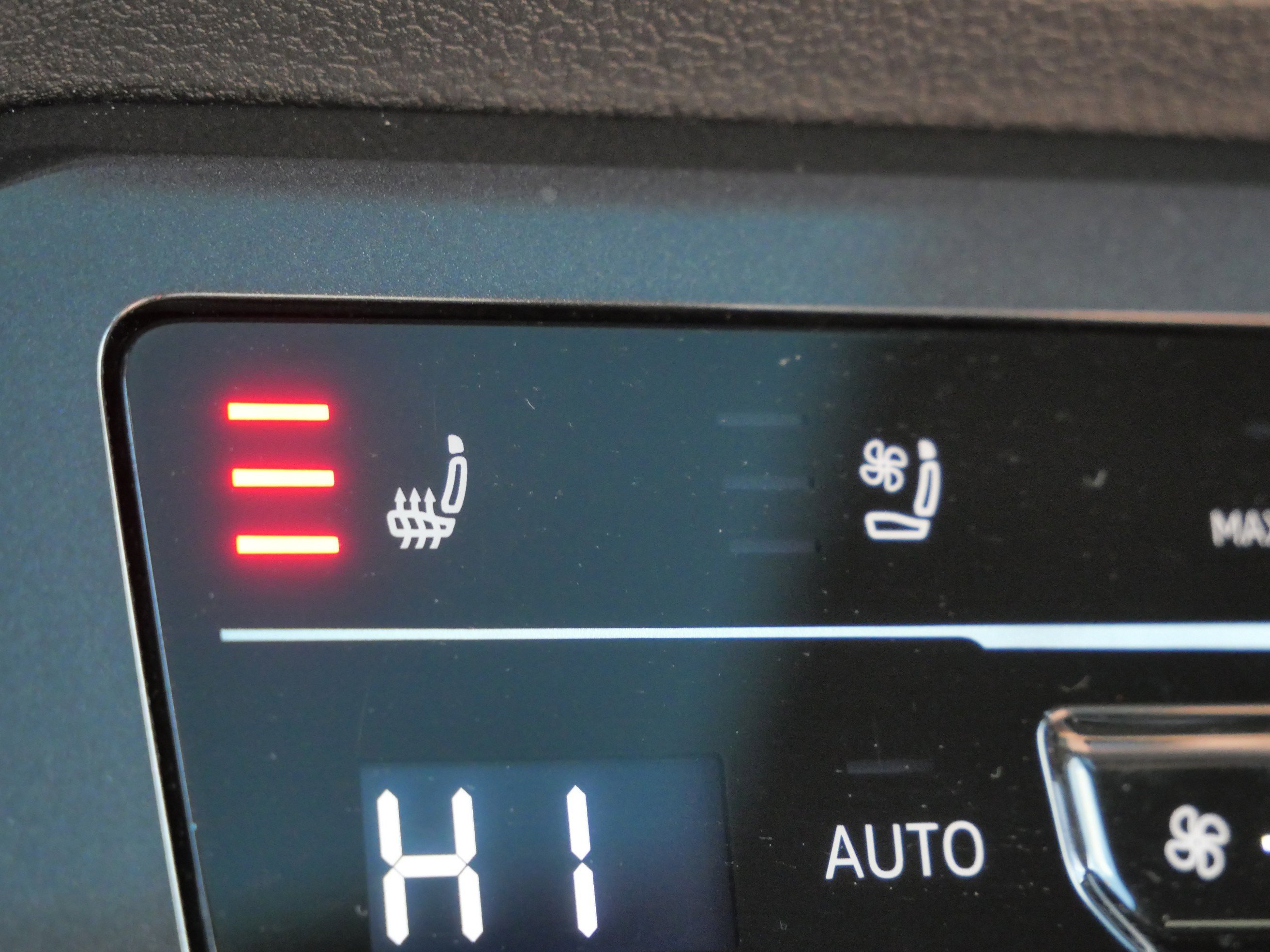 Used 2022 Volkswagen Tiguan SEL R-Line image 31