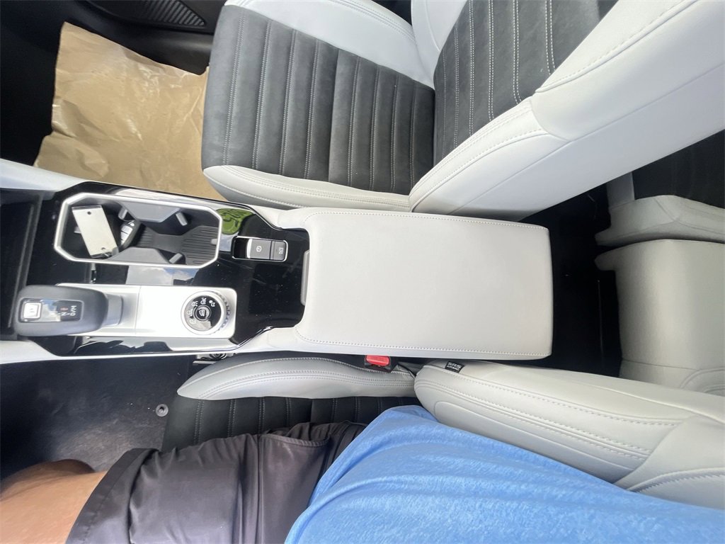 New 2025 Mitsubishi Outlander SE image 21