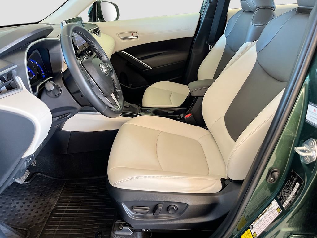 Used 2022 Toyota Corolla Cross XLE w/ Convenience Package FWD image 21