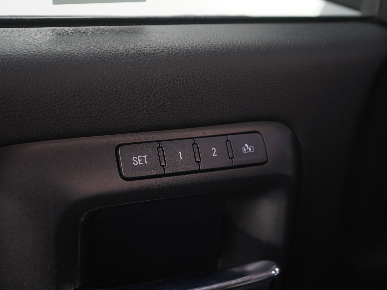 Used 2018 Chevrolet Silverado 1500 High Country AWD/4WD image 22