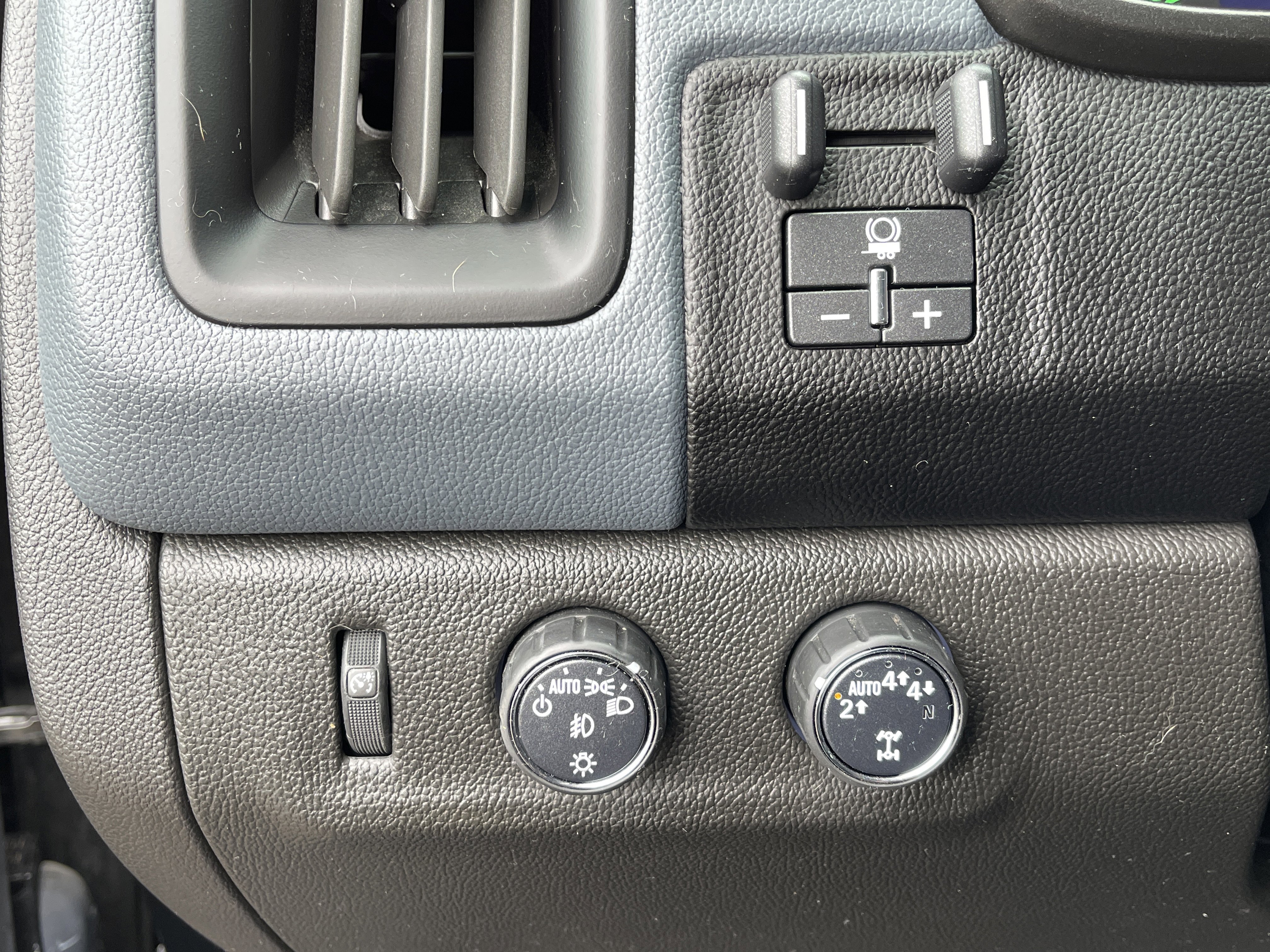 Used 2022 Chevrolet Colorado Z71 w/ Safety Package image 19