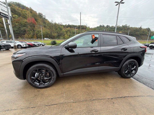 New 2026 Chevrolet Trax LT w/ Sunroof Package FWD image 4