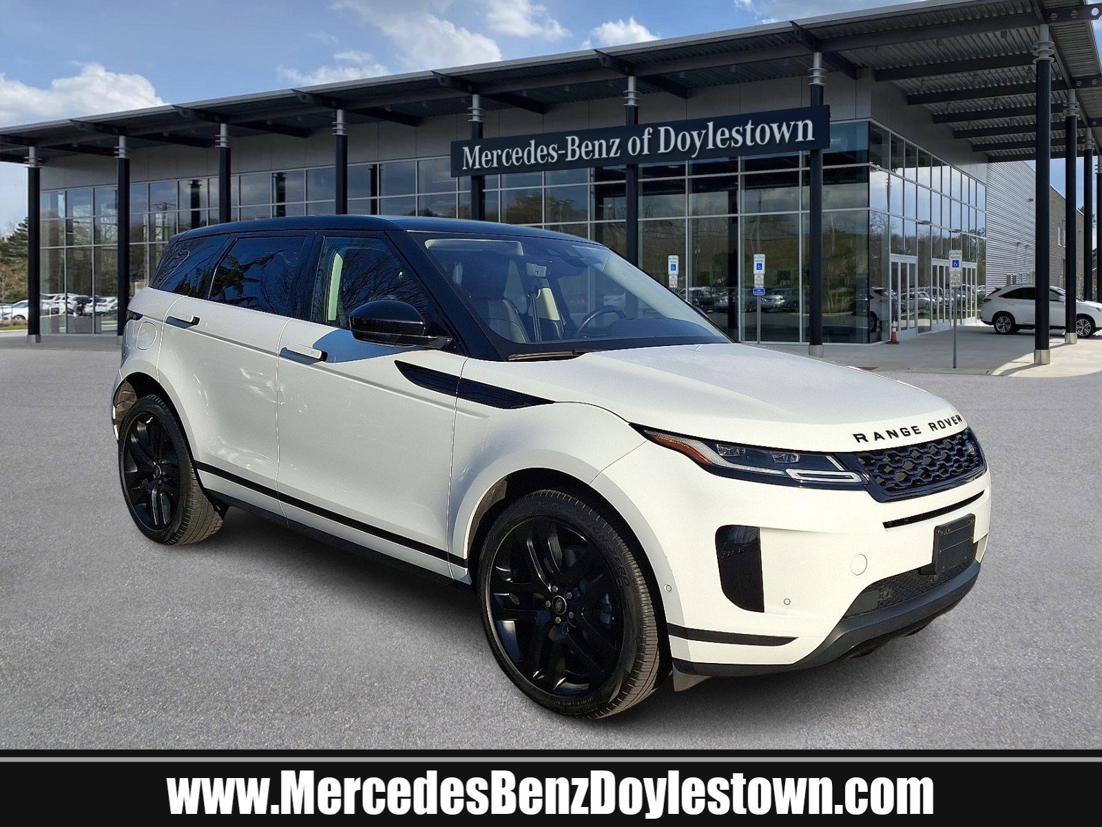 Used 2020 Land Rover Range Rover Evoque SE image 1