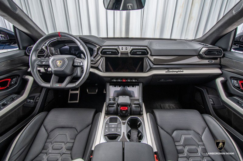Used 2025 Lamborghini Urus SE image 50