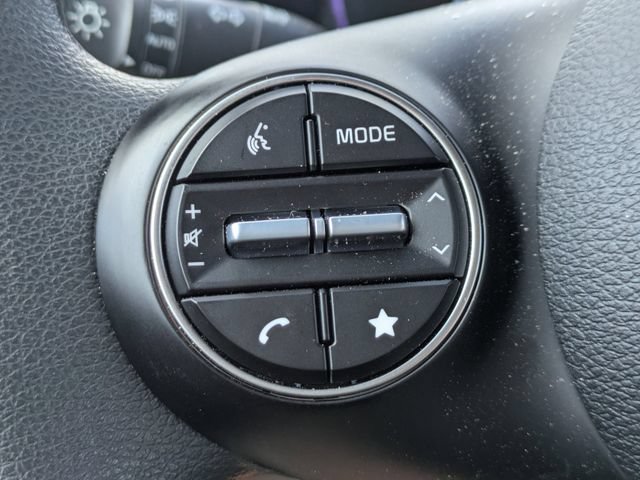 Used 2025 Kia Soul LX w/ LX Technology Package FWD image 23