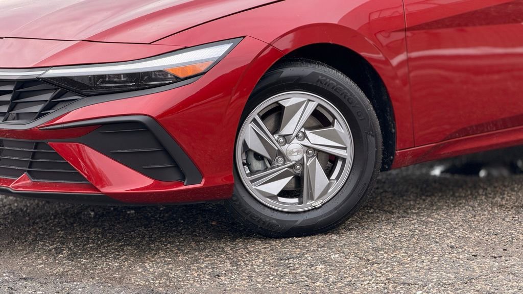 Certified 2025 Hyundai Elantra SE w/ Cargo Package image 2