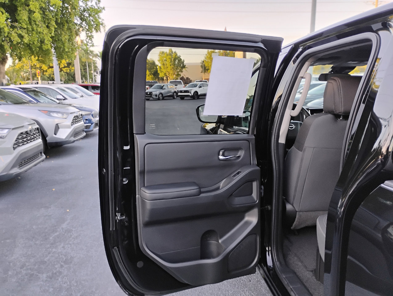 Used 2025 Nissan Frontier SV w/ SV Convenience Package image 76