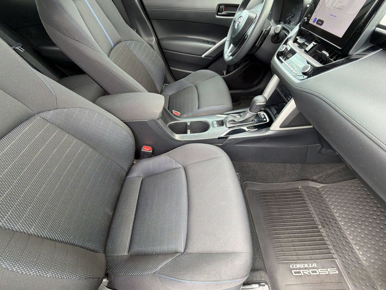Used 2024 Toyota Corolla Cross AWD Hybrid image 25
