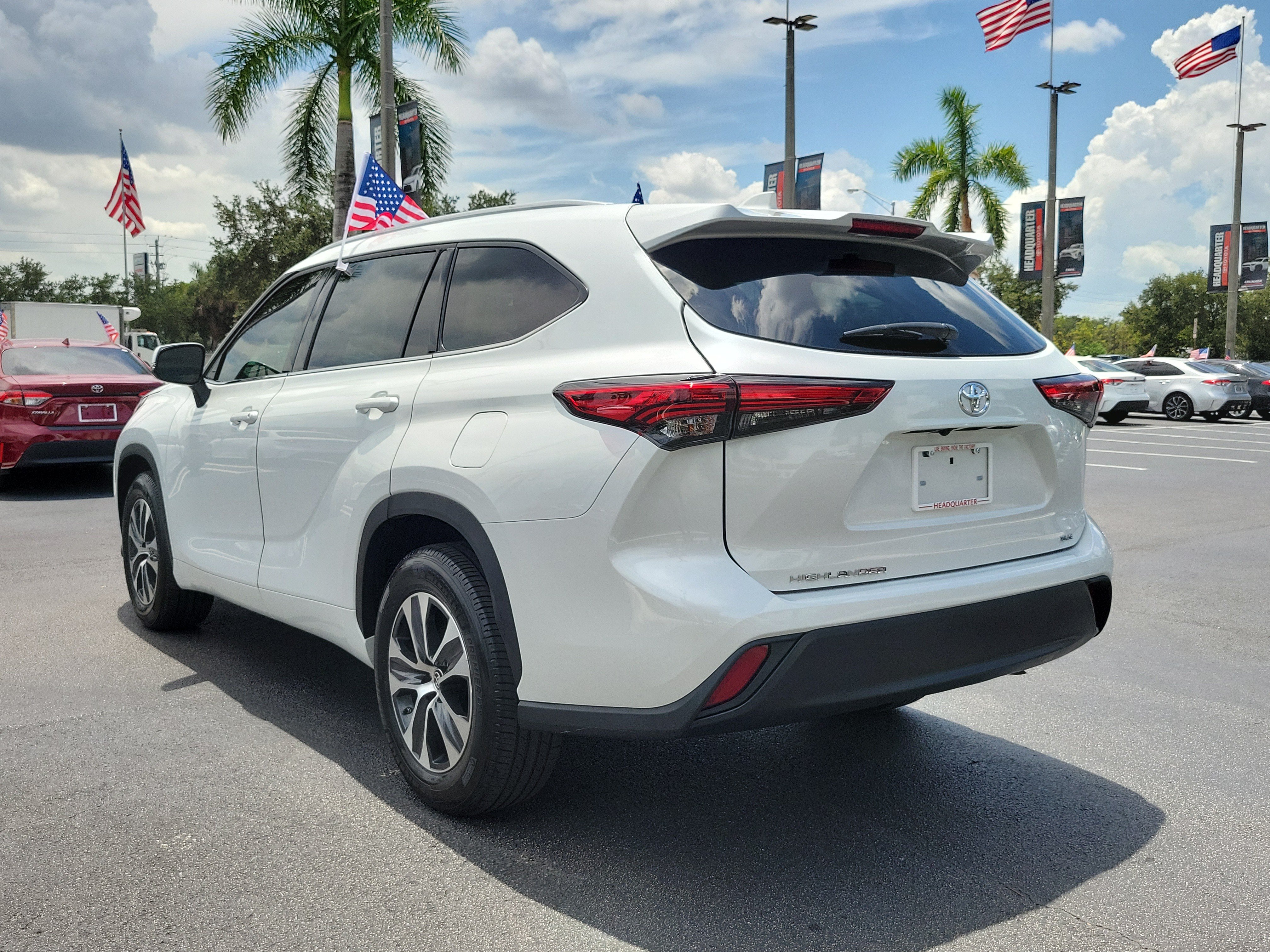 Used 2022 Toyota Highlander XLE FWD image 9