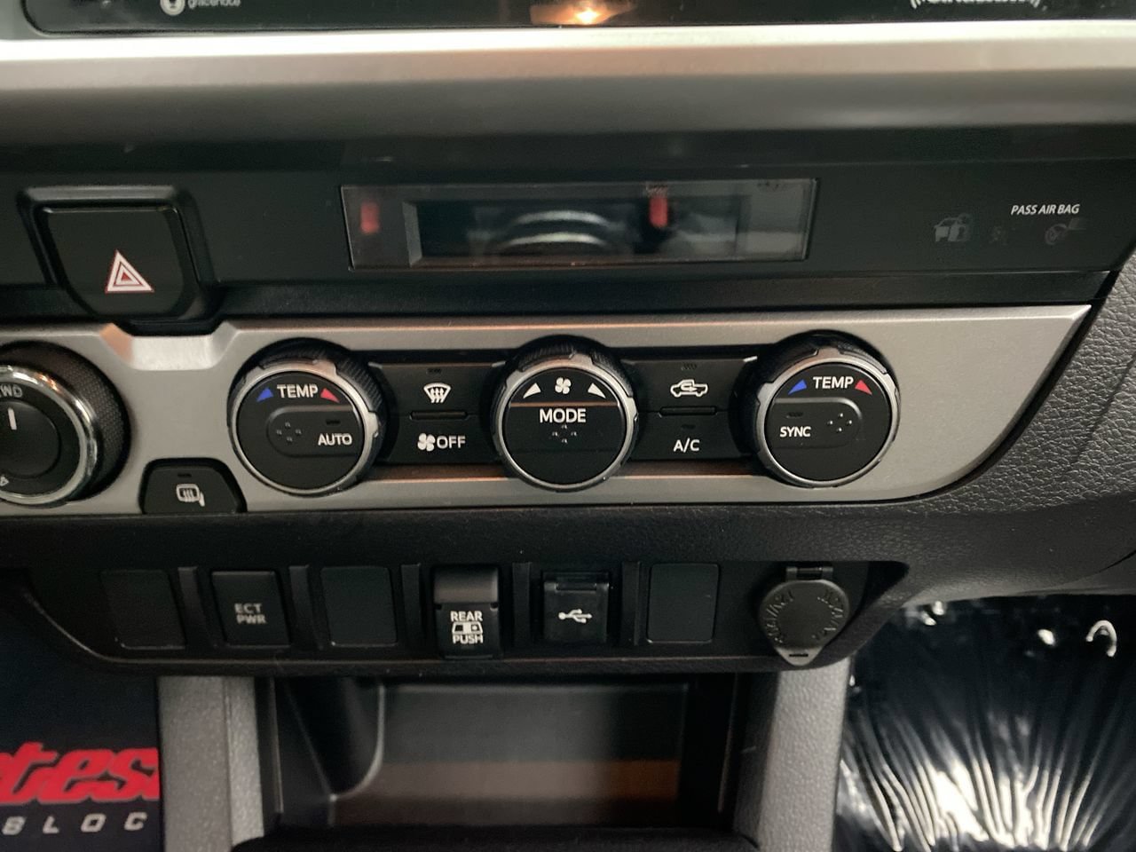 Used 2021 Toyota Tacoma SR5 AWD/4WD image 21