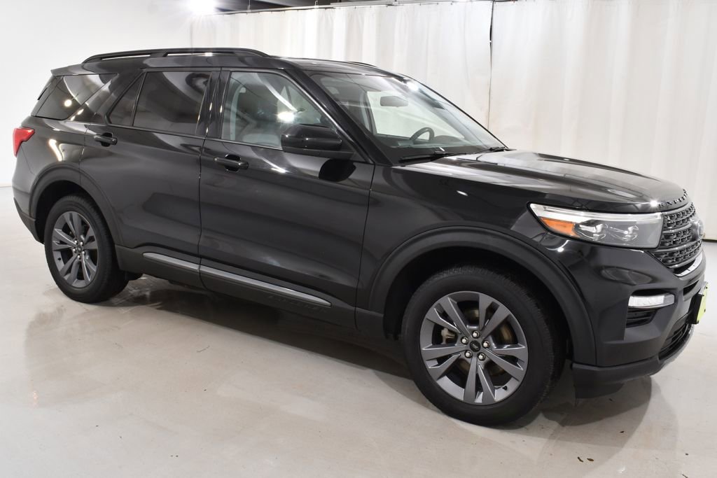 Used 2023 Ford Explorer XLT w/ Equipment Group 202A image 5