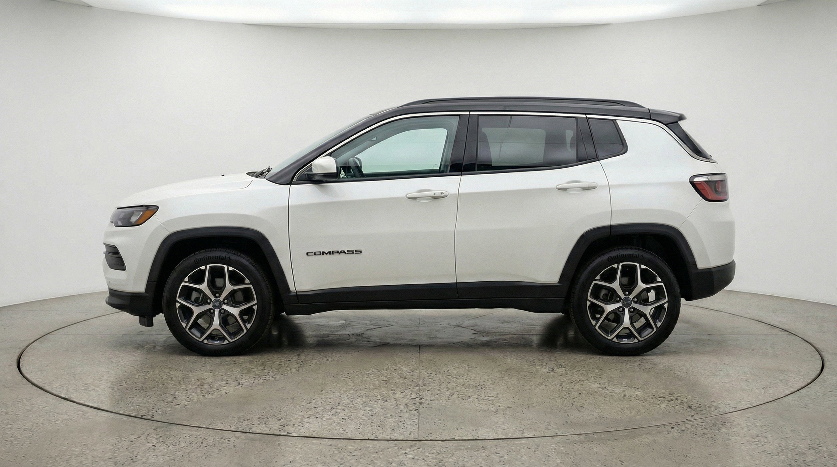 Used 2025 Jeep Compass Limited image 5