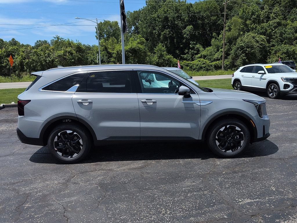 New 2026 Kia Sorento S FWD image 2