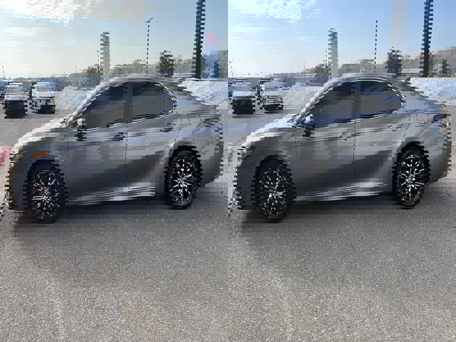 Used 2024 Toyota Camry SE image 6