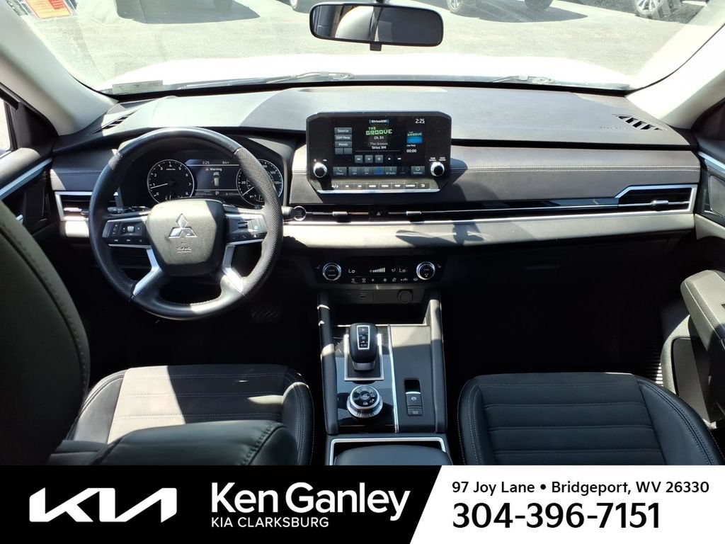 Used 2023 Mitsubishi Outlander SE AWD/4WD image 16