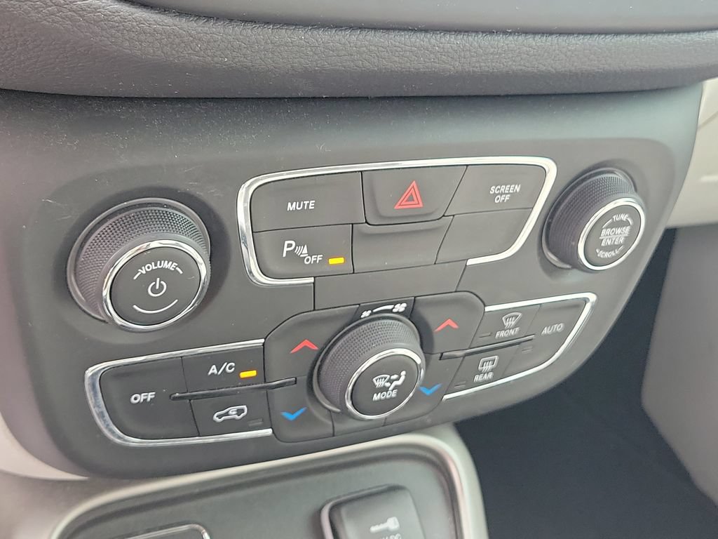 Used 2020 Jeep Compass Latitude w/ Safety & Security Group FWD image 29