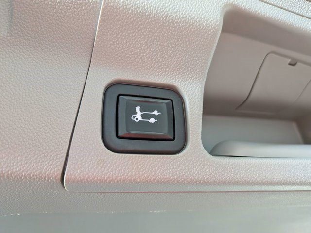 Certified 2023 GMC Acadia SLE w/ Driver Convenience Package image 18