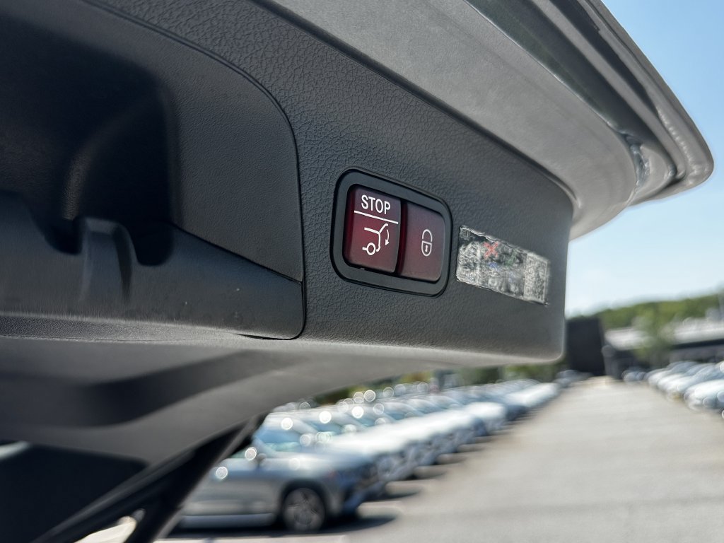 Used 2025 Mercedes-Benz GLS 450 4MATIC w/ AMG Line Exterior image 23