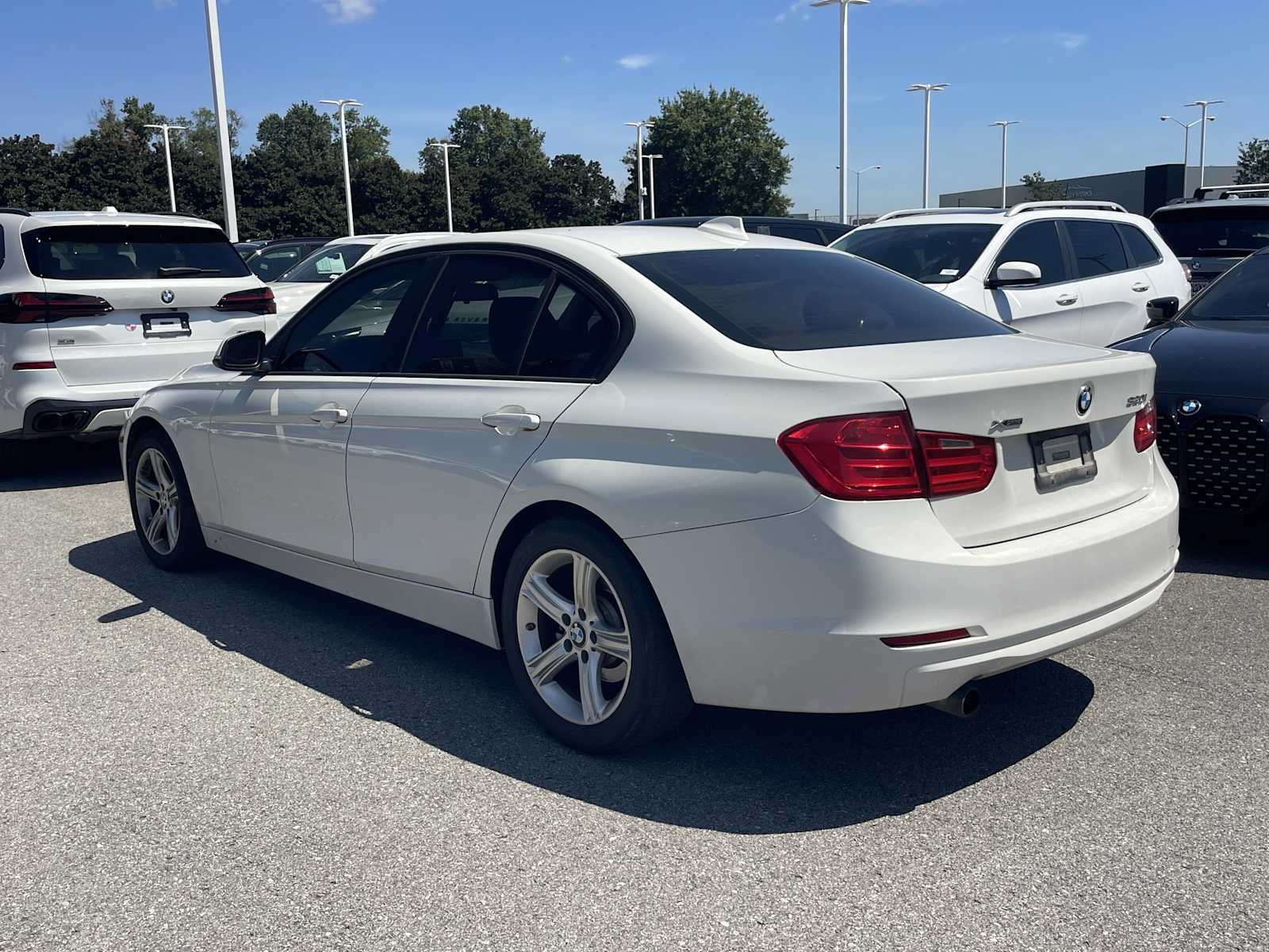 Used 2014 BMW 320i xDrive Sedan AWD/4WD image 5