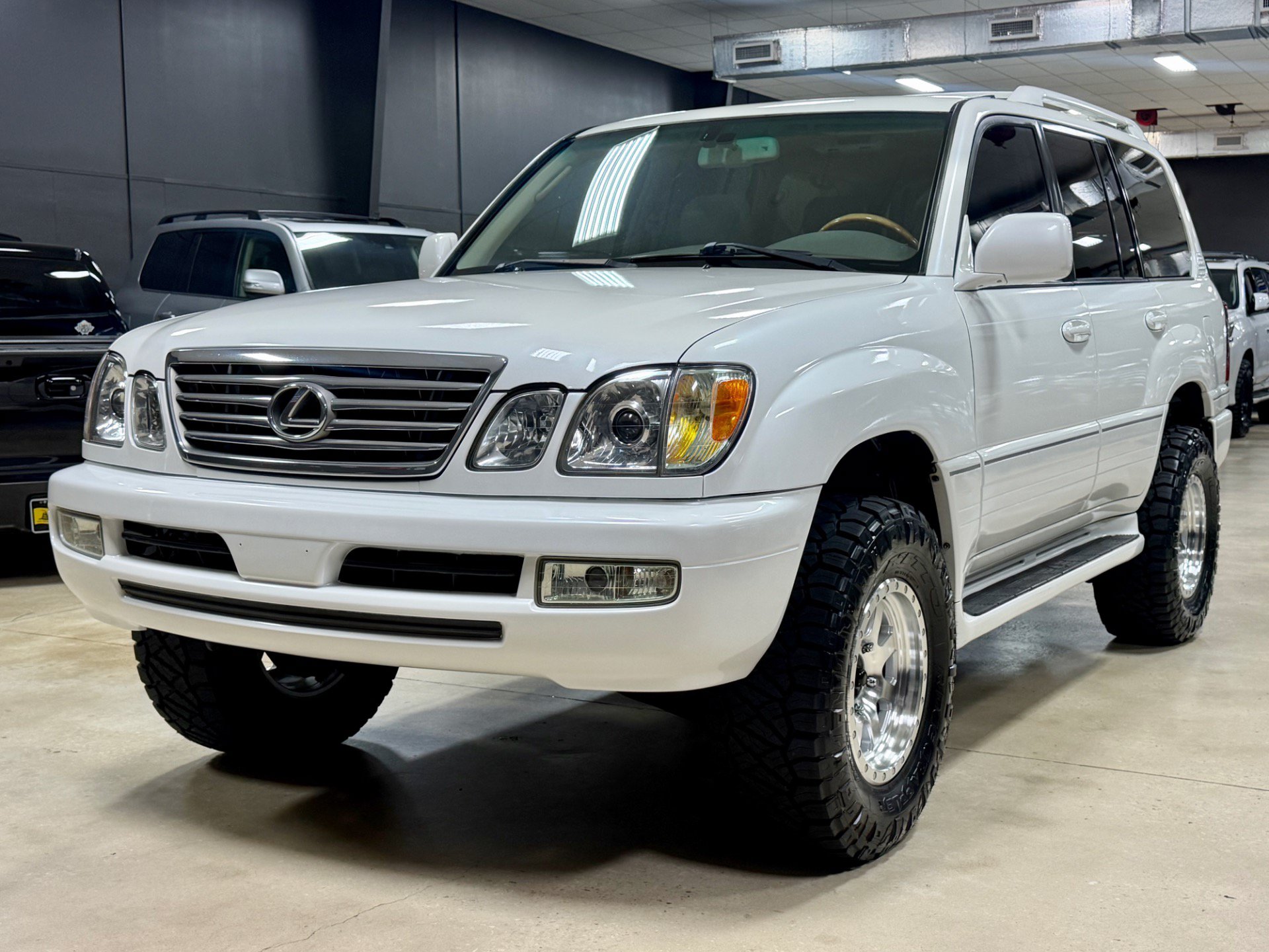 Used 2006 Lexus LX 470 4WD w/ Preferred Accessory Pkg image 3