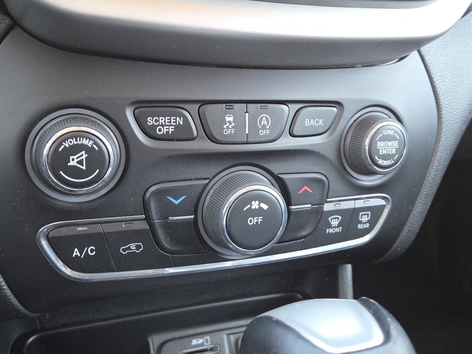 Used 2015 Jeep Cherokee Trailhawk image 28