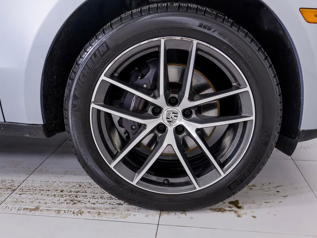 Certified 2024 Porsche Macan w/ Premium Plus Package image 32