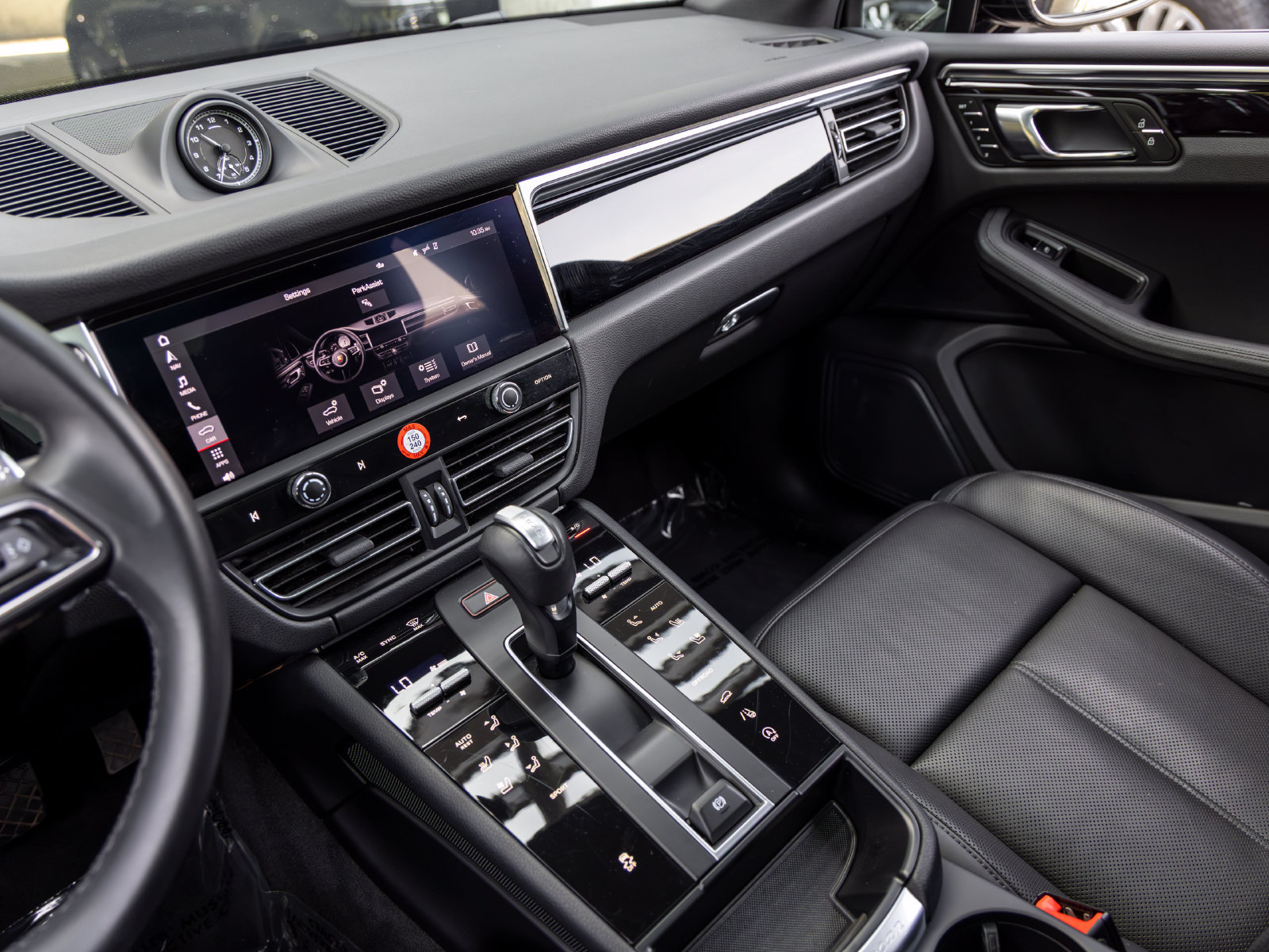 Certified 2023 Porsche Macan AWD/4WD image 45