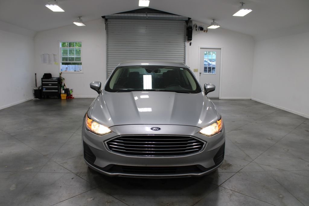 Used 2020 Ford Fusion SE image 3