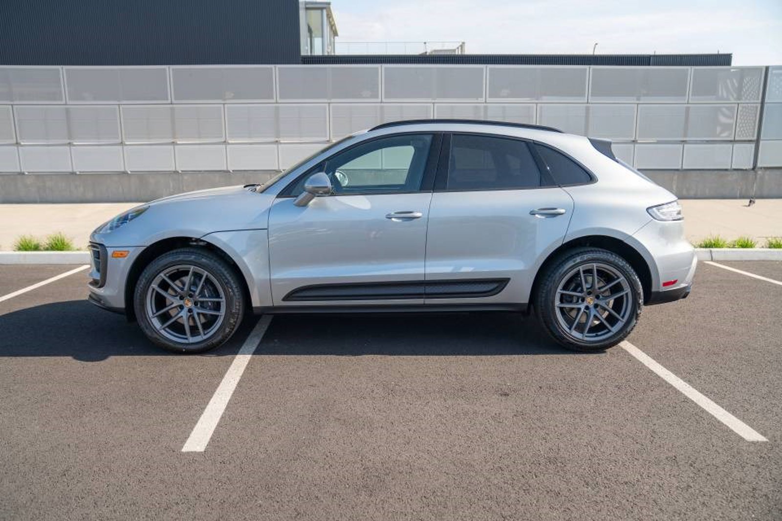 New 2026 Porsche Macan AWD/4WD video 2