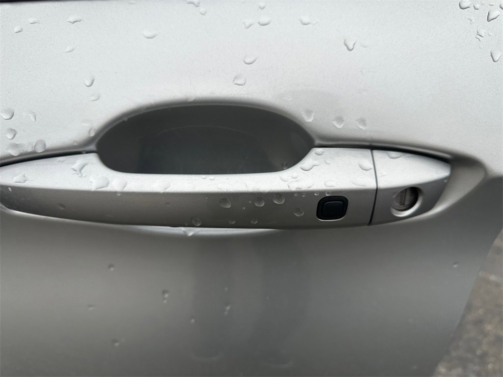 Used 2023 Mitsubishi Outlander SE image 29