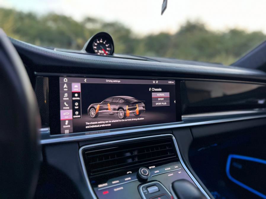 Used 2020 Porsche Panamera GTS image 30