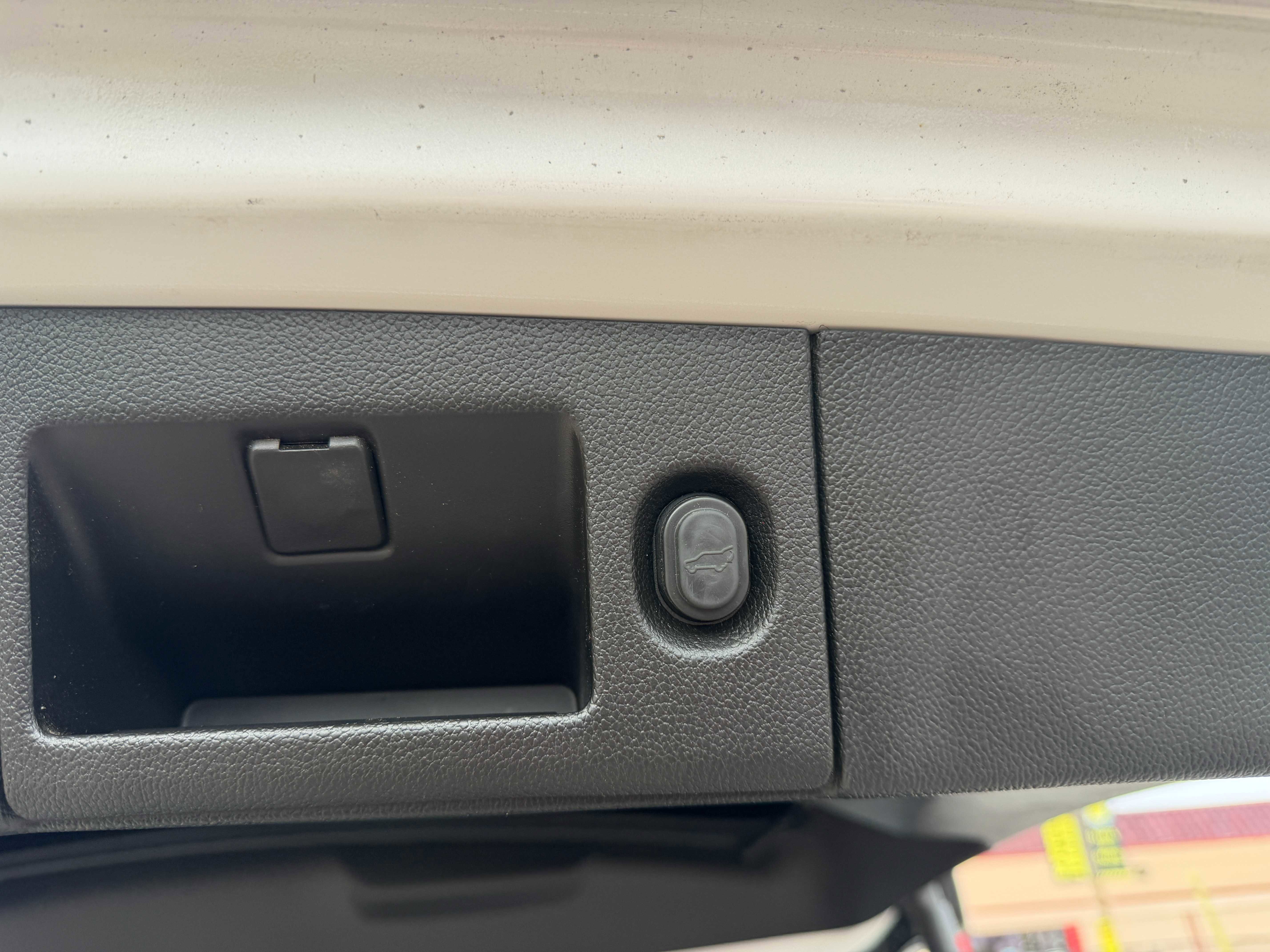 Used 2020 Cadillac Escalade Luxury image 13