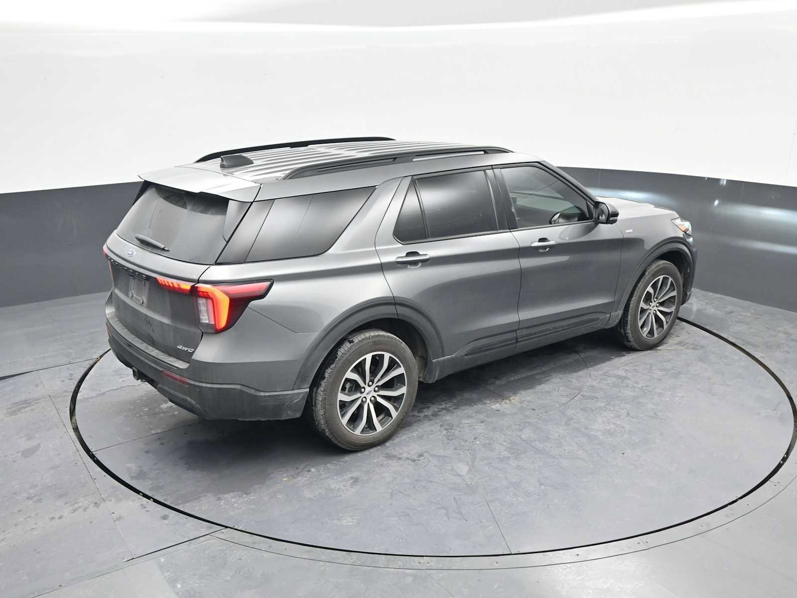 Used 2025 Ford Explorer ST-Line image 33