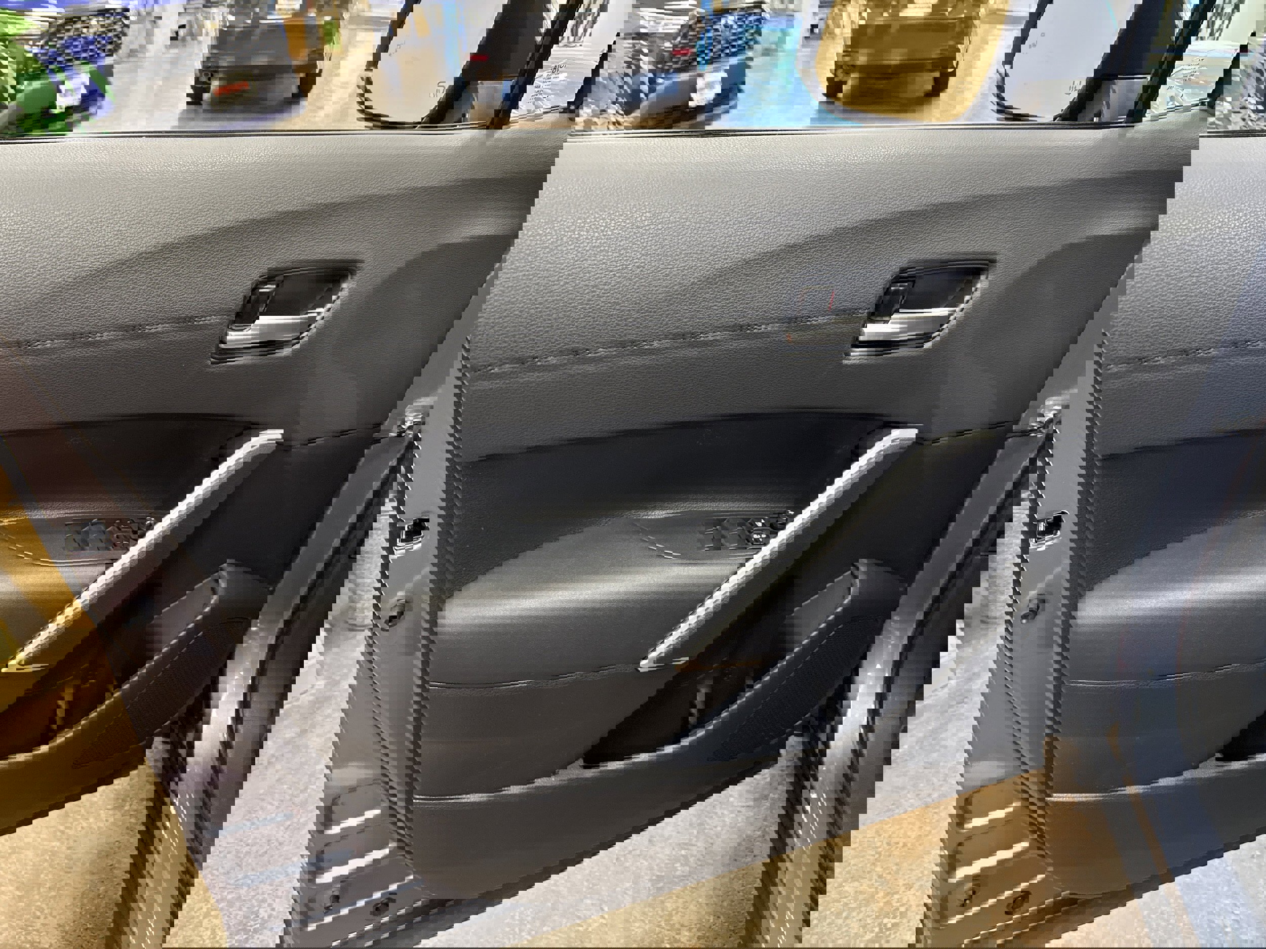 Used 2023 Toyota Corolla Cross XLE w/ Convenience Package image 26